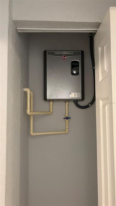 For Sale: $275,000 (3 beds, 2 baths, 1005 Square Feet)