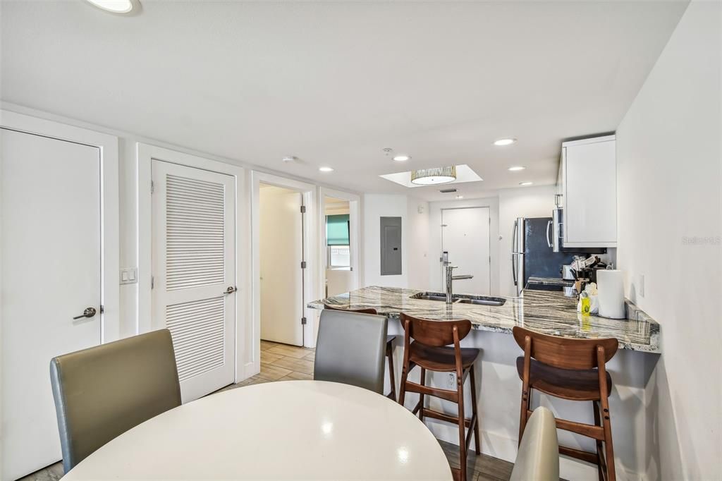 For Sale: $950,000 (2 beds, 2 baths, 836 Square Feet)