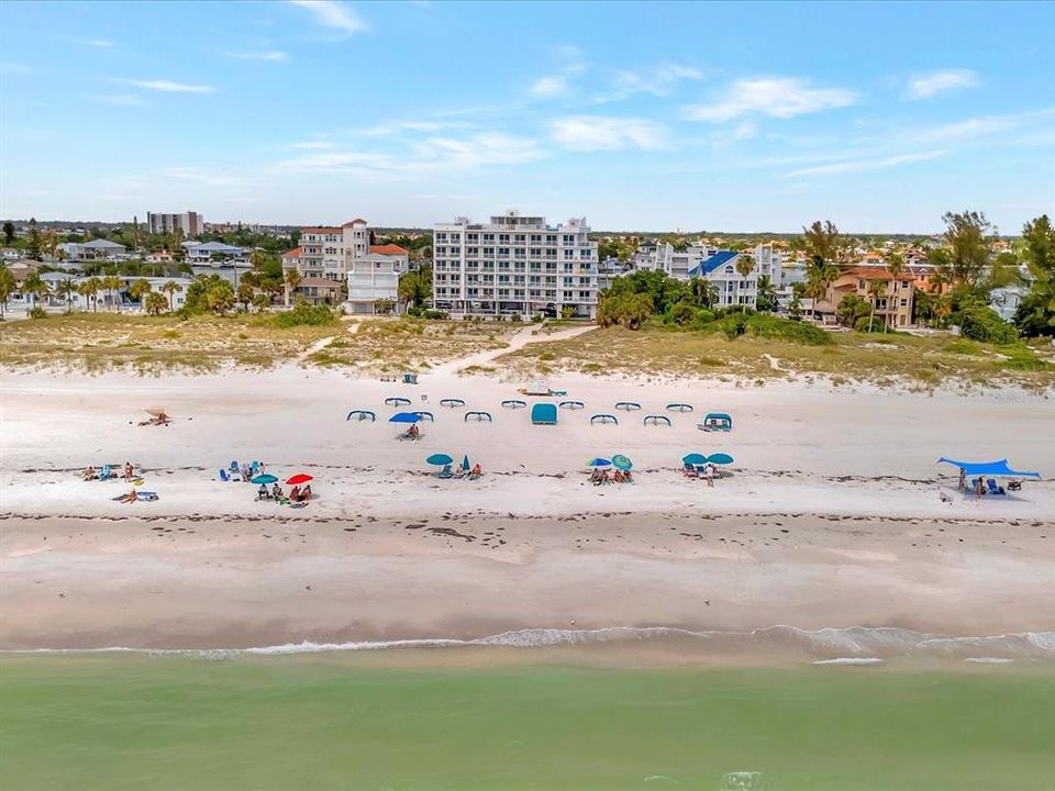 For Sale: $950,000 (2 beds, 2 baths, 836 Square Feet)