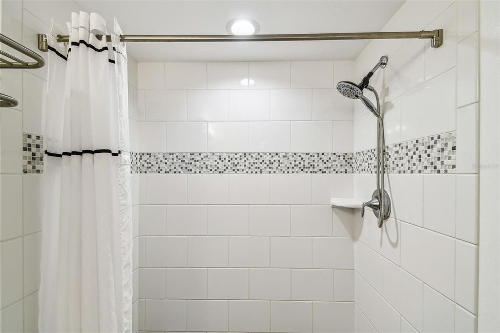 For Sale: $950,000 (2 beds, 2 baths, 836 Square Feet)