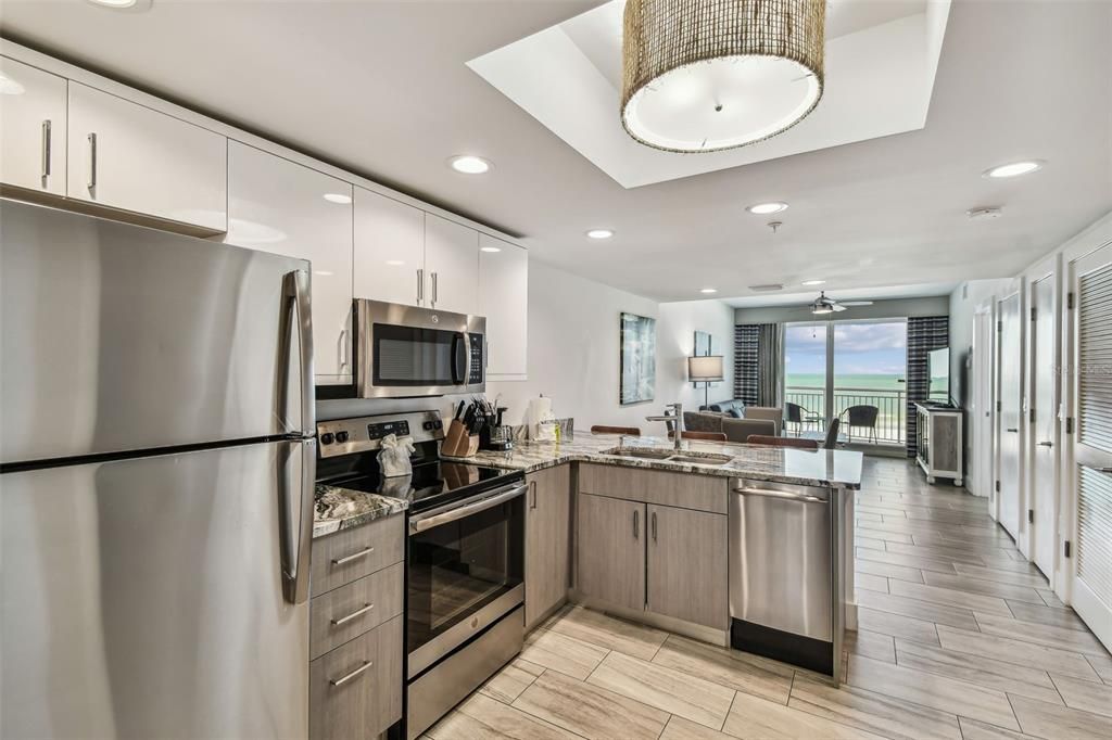 For Sale: $950,000 (2 beds, 2 baths, 836 Square Feet)