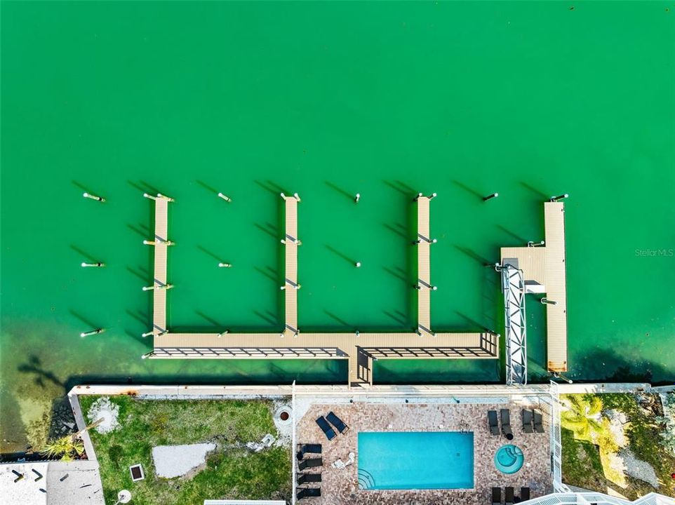 For Sale: $950,000 (2 beds, 2 baths, 836 Square Feet)