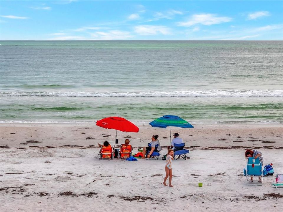 For Sale: $950,000 (2 beds, 2 baths, 836 Square Feet)