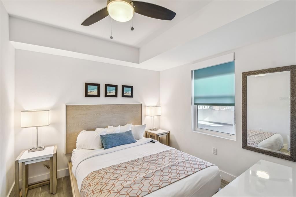 For Sale: $950,000 (2 beds, 2 baths, 836 Square Feet)