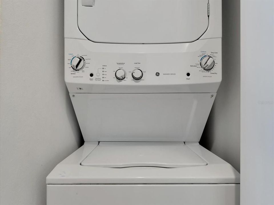 For Sale: $950,000 (2 beds, 2 baths, 836 Square Feet)