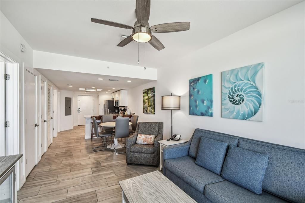 For Sale: $950,000 (2 beds, 2 baths, 836 Square Feet)