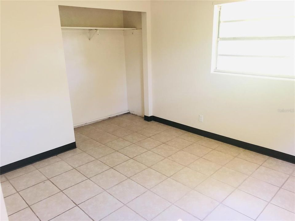 For Rent: $1,295 (4 beds, 0 baths, 1094 Square Feet)