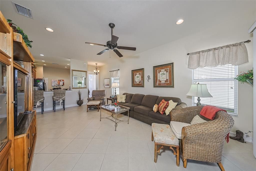 For Sale: $339,000 (3 beds, 2 baths, 1593 Square Feet)
