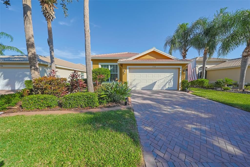 For Sale: $339,000 (3 beds, 2 baths, 1593 Square Feet)