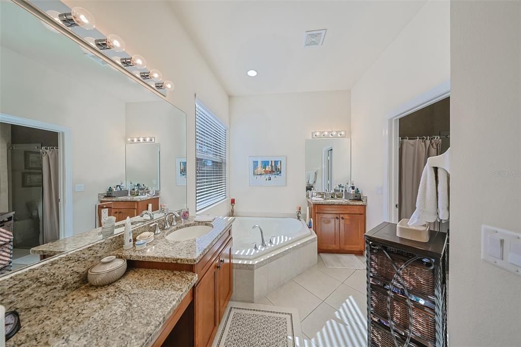 For Sale: $339,000 (3 beds, 2 baths, 1593 Square Feet)