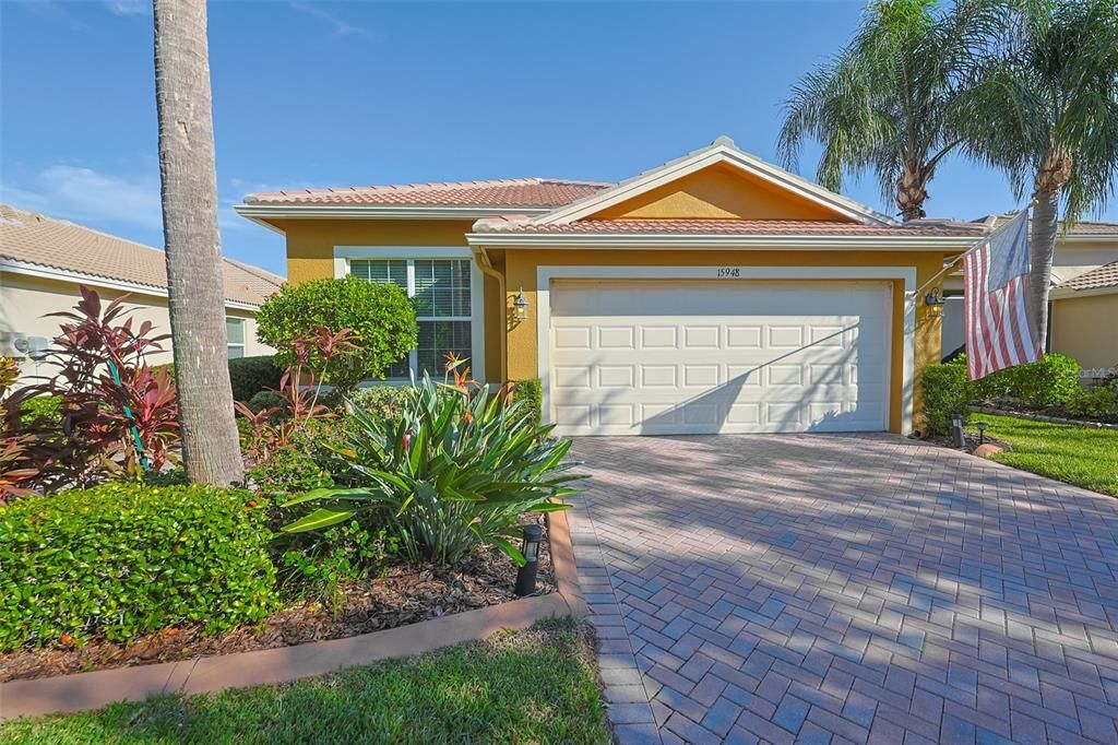 For Sale: $339,000 (3 beds, 2 baths, 1593 Square Feet)