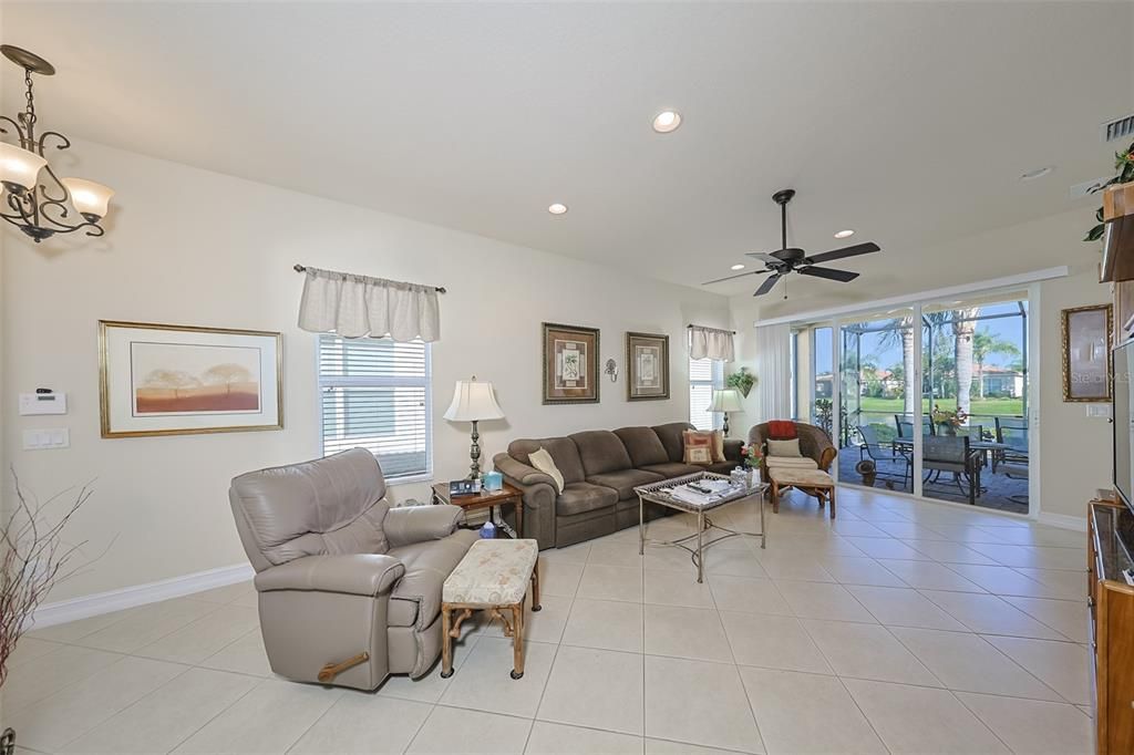 For Sale: $339,000 (3 beds, 2 baths, 1593 Square Feet)