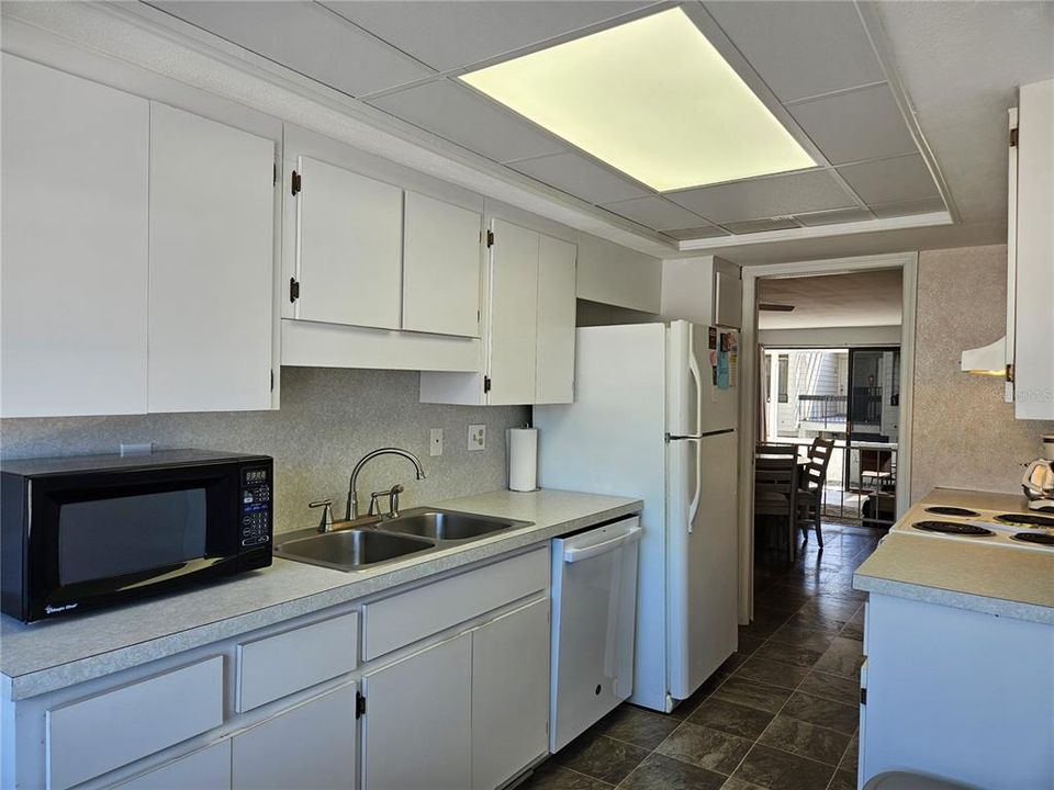 出租: $5,800 (2 贝兹, 2 浴室, 934 平方英尺)