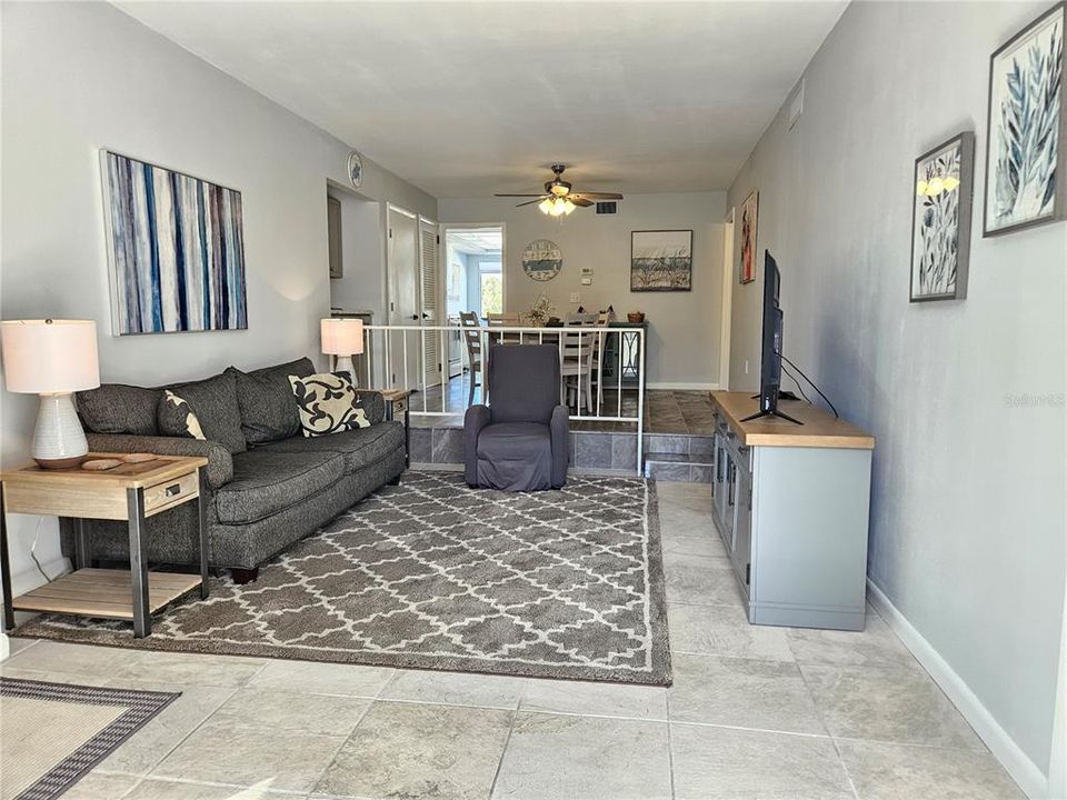 出租: $5,800 (2 贝兹, 2 浴室, 934 平方英尺)