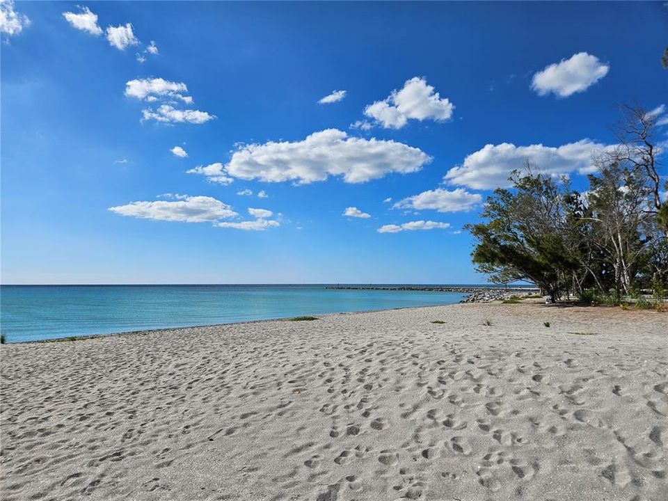 出租: $5,800 (2 贝兹, 2 浴室, 934 平方英尺)