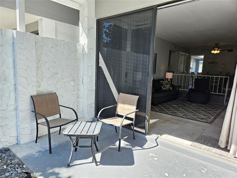 出租: $5,800 (2 贝兹, 2 浴室, 934 平方英尺)