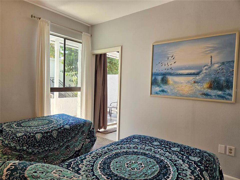 出租: $5,800 (2 贝兹, 2 浴室, 934 平方英尺)