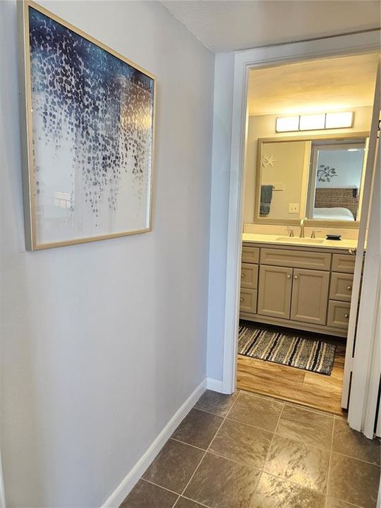 出租: $5,800 (2 贝兹, 2 浴室, 934 平方英尺)