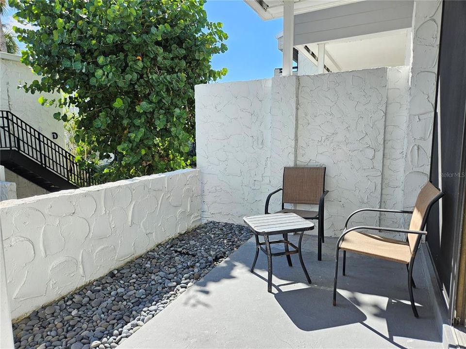 出租: $5,800 (2 贝兹, 2 浴室, 934 平方英尺)