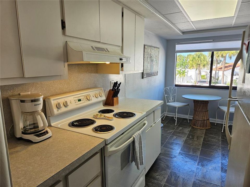 出租: $5,800 (2 贝兹, 2 浴室, 934 平方英尺)