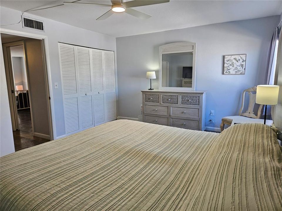 出租: $5,800 (2 贝兹, 2 浴室, 934 平方英尺)