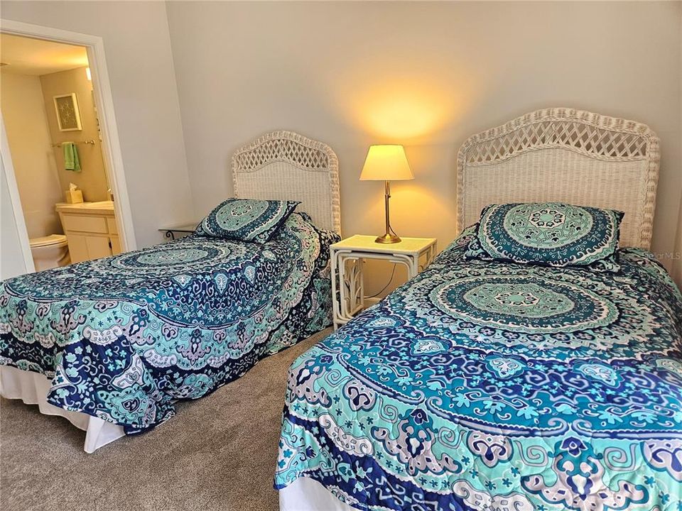 出租: $5,800 (2 贝兹, 2 浴室, 934 平方英尺)