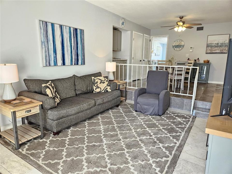 出租: $5,800 (2 贝兹, 2 浴室, 934 平方英尺)