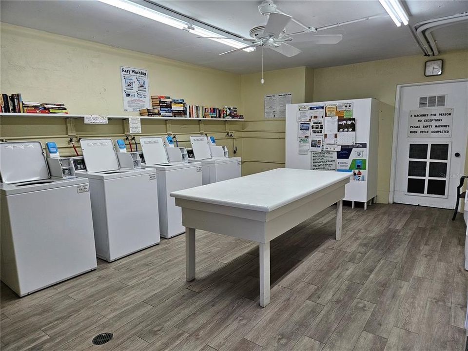 出租: $5,800 (2 贝兹, 2 浴室, 934 平方英尺)