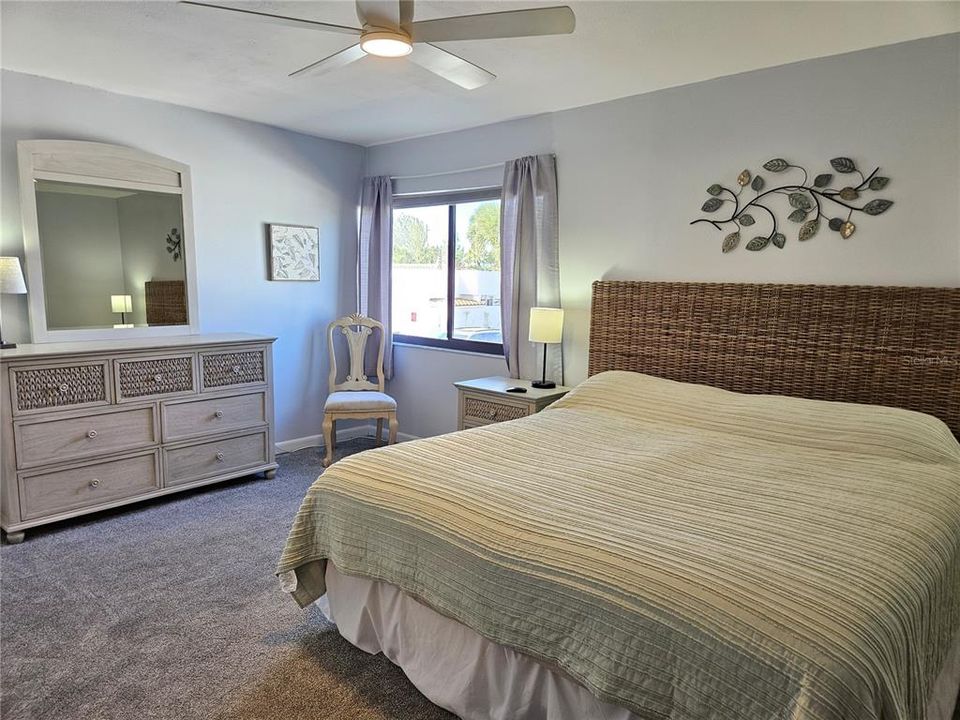 出租: $5,800 (2 贝兹, 2 浴室, 934 平方英尺)