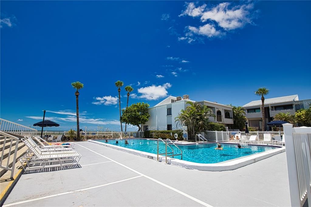 出租: $5,800 (2 贝兹, 2 浴室, 934 平方英尺)