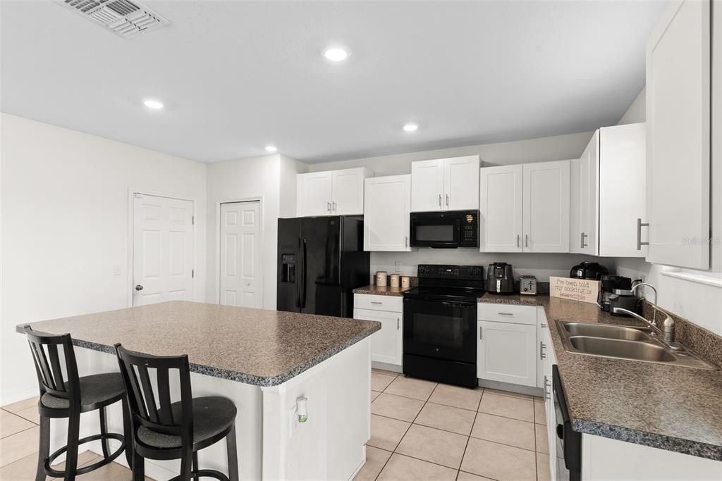 Active With Contract: $387,900 (4 beds, 2 baths, 2584 Square Feet)