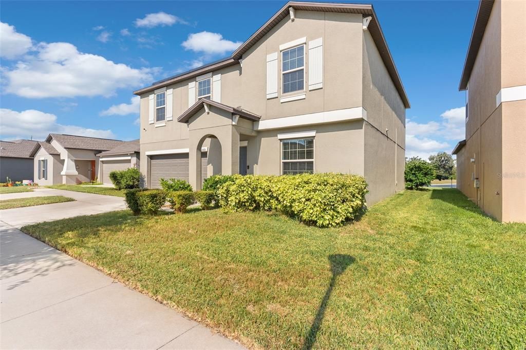 Active With Contract: $387,900 (4 beds, 2 baths, 2584 Square Feet)