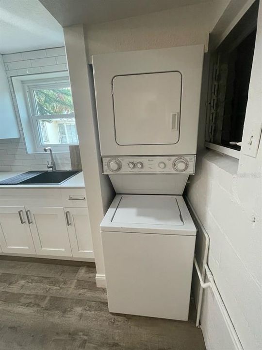 For Rent: $2,100 (2 beds, 1 baths, 850 Square Feet)