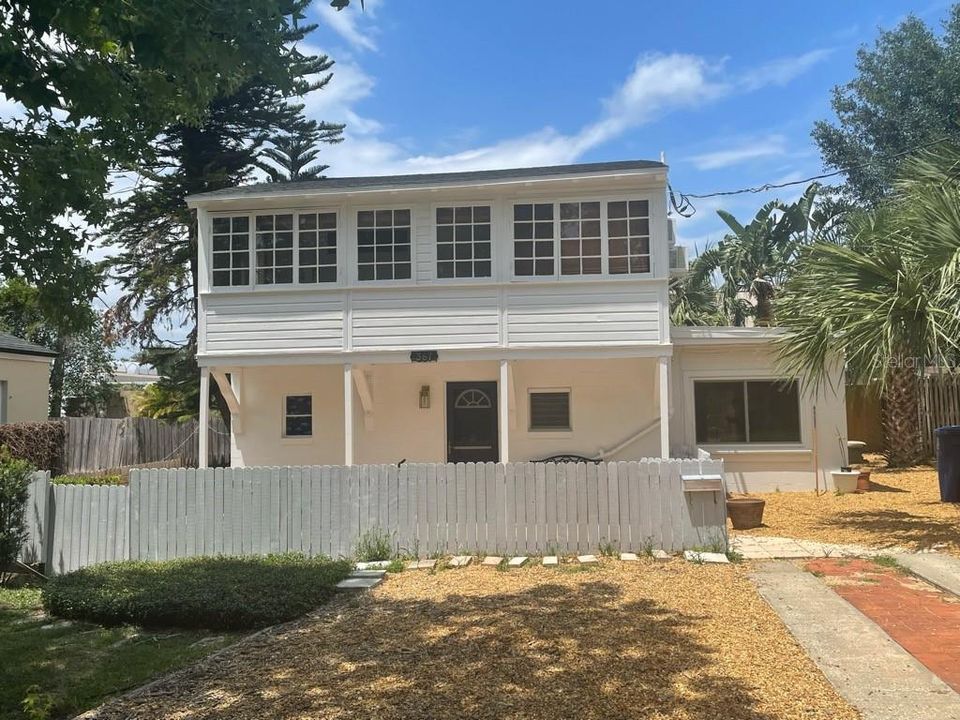 For Rent: $2,100 (2 beds, 1 baths, 850 Square Feet)