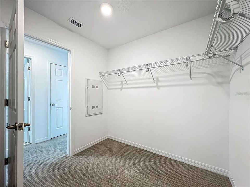 For Rent: $3,250 (5 beds, 3 baths, 3374 Square Feet)