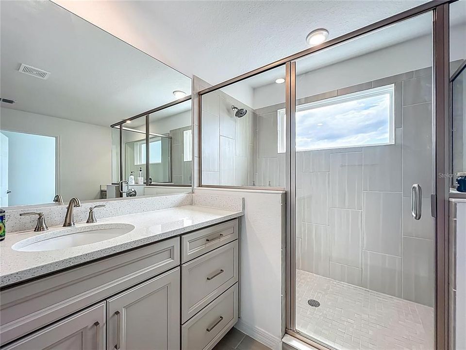 For Rent: $3,250 (5 beds, 3 baths, 3374 Square Feet)