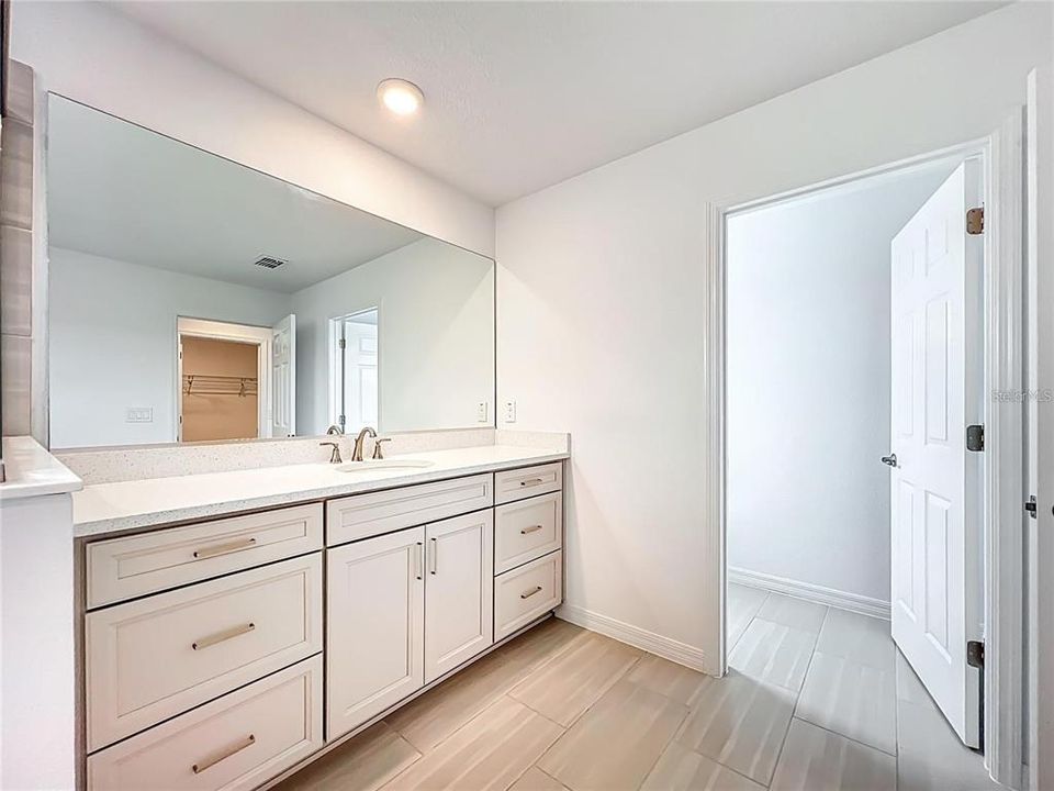 For Rent: $3,250 (5 beds, 3 baths, 3374 Square Feet)