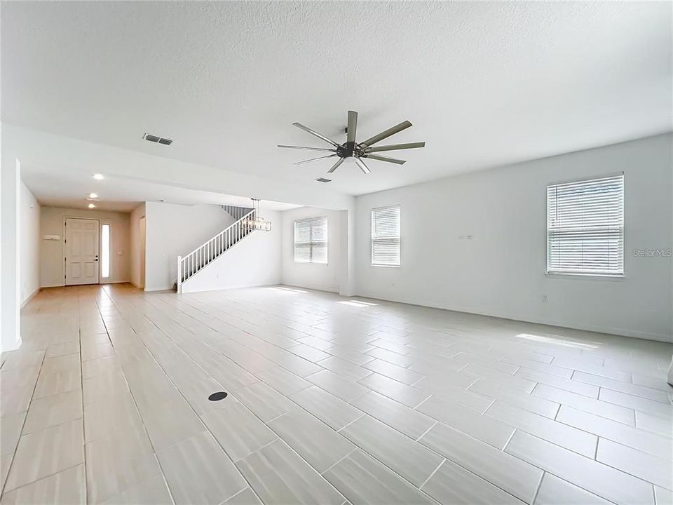 For Rent: $3,250 (5 beds, 3 baths, 3374 Square Feet)