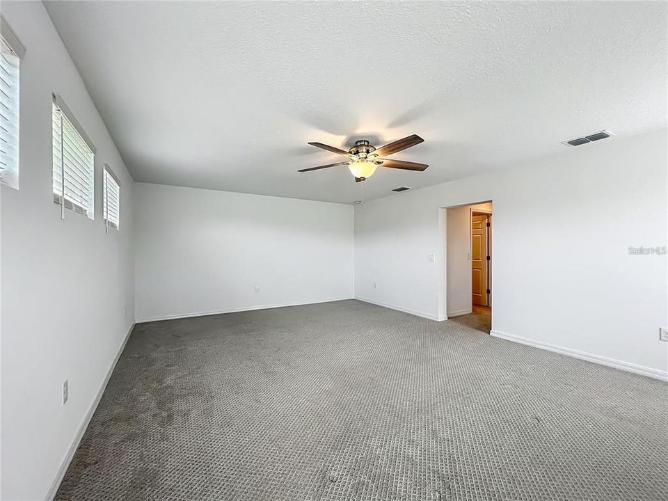 For Rent: $3,250 (5 beds, 3 baths, 3374 Square Feet)