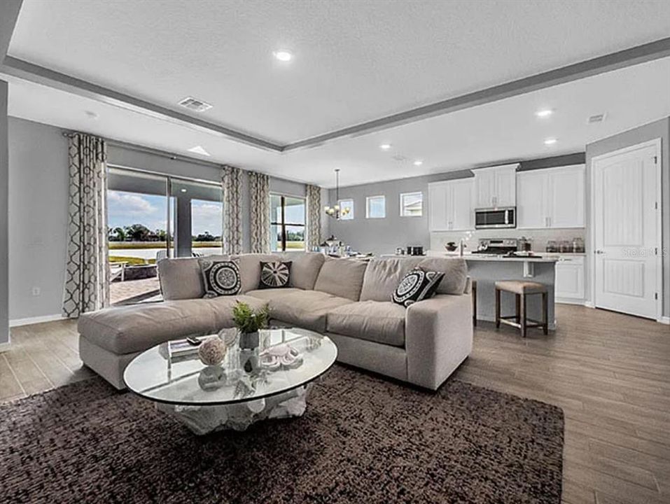 На продажу: $410,000 (4 спален, 2 ванн, 2056 Квадратных фут)