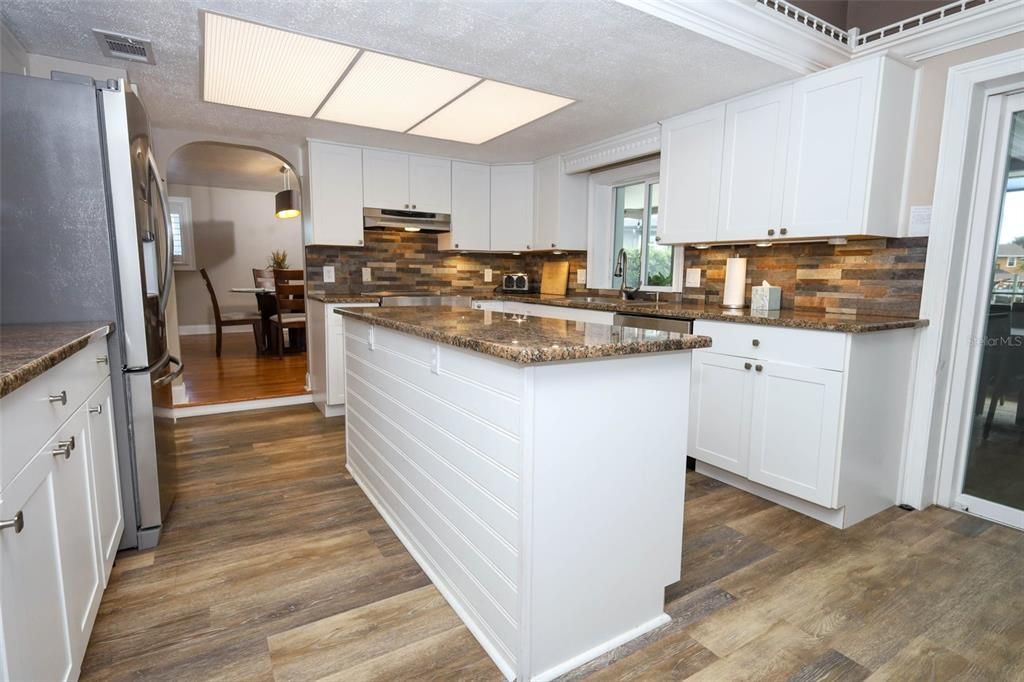 En Venta: $2,449,990 (4 camas, 4 baños, 3674 Pies cuadrados)