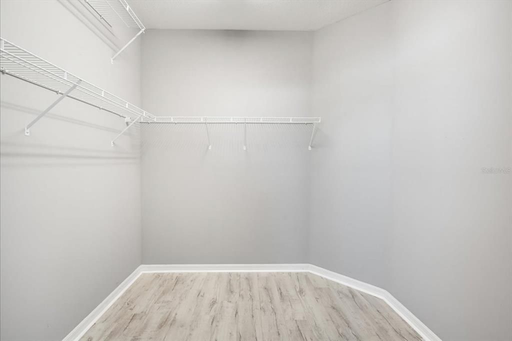 For Sale: $369,900 (4 beds, 2 baths, 2014 Square Feet)