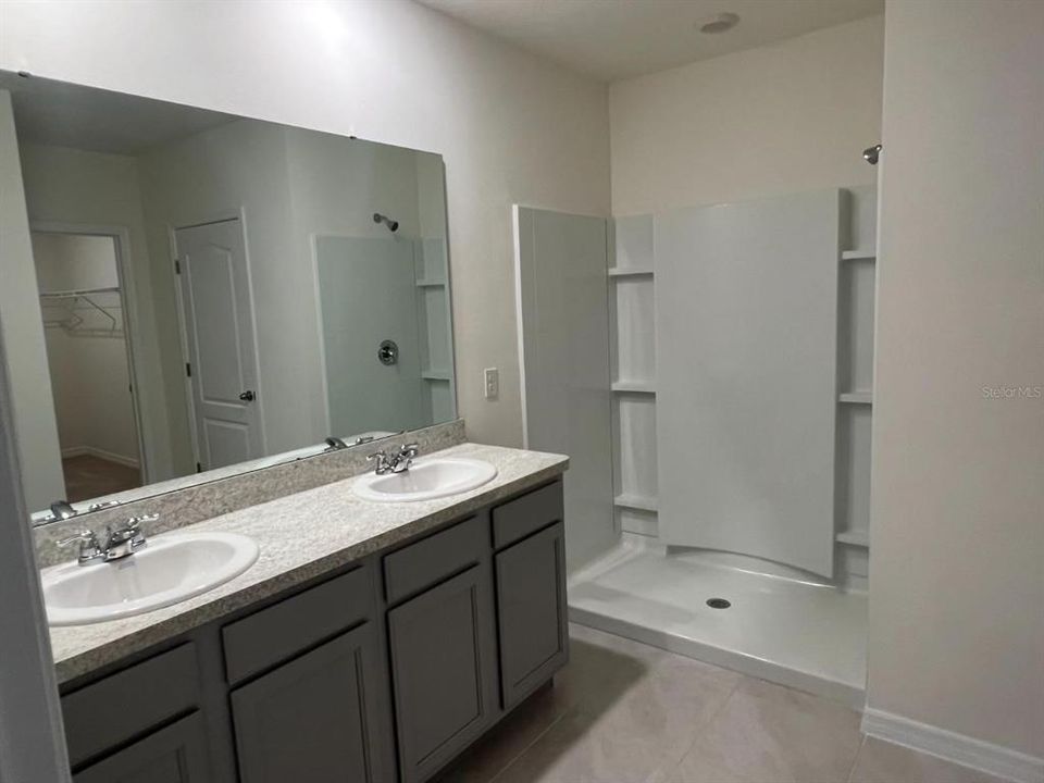 For Rent: $2,000 (4 beds, 2 baths, 1828 Square Feet)