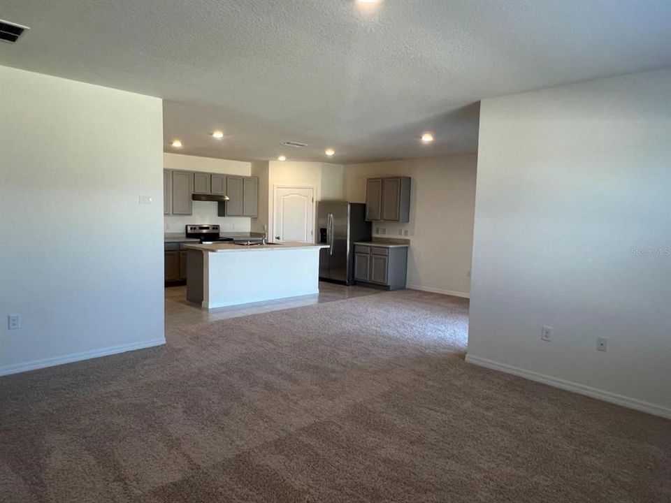 For Rent: $2,000 (4 beds, 2 baths, 1828 Square Feet)