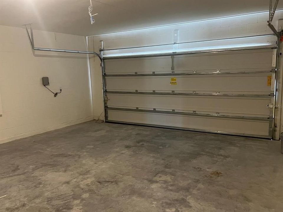 For Rent: $2,000 (4 beds, 2 baths, 1828 Square Feet)