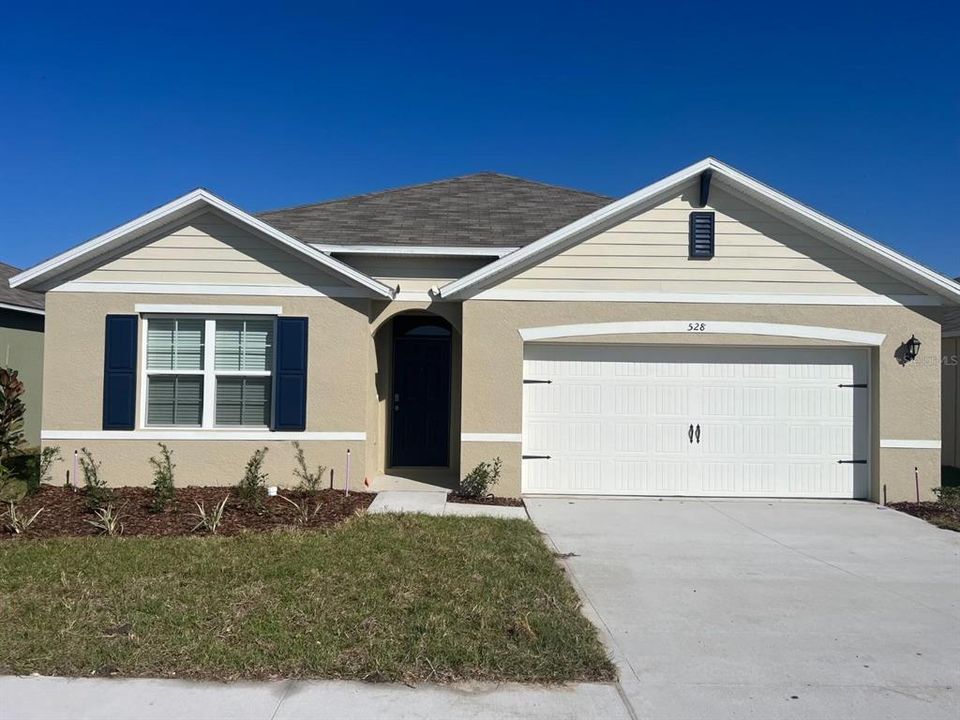 For Rent: $2,000 (4 beds, 2 baths, 1828 Square Feet)