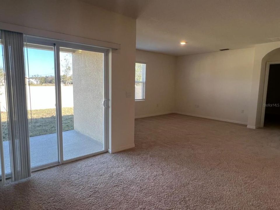 For Rent: $2,000 (4 beds, 2 baths, 1828 Square Feet)