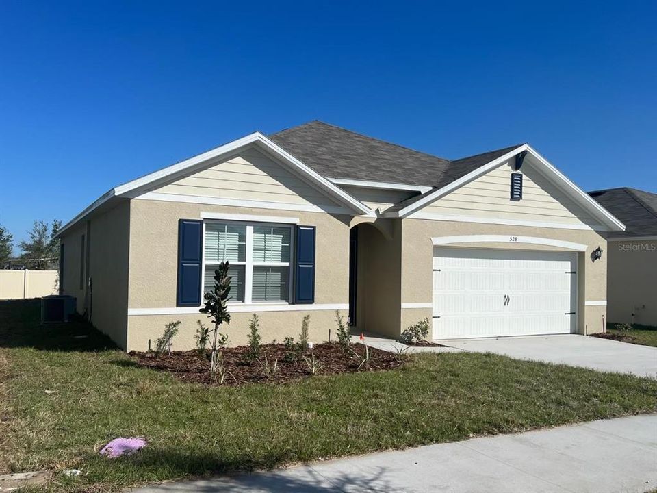 For Rent: $2,000 (4 beds, 2 baths, 1828 Square Feet)