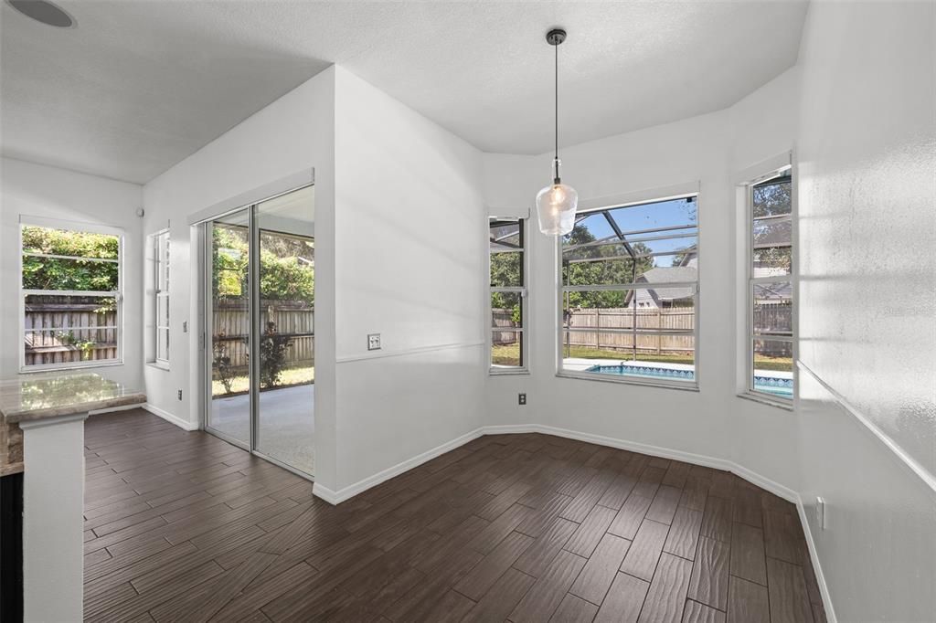 En Venta: $479,900 (4 camas, 3 baños, 2331 Pies cuadrados)