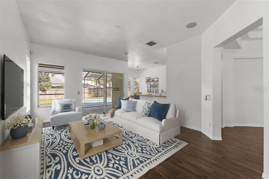 En Venta: $479,900 (4 camas, 3 baños, 2331 Pies cuadrados)